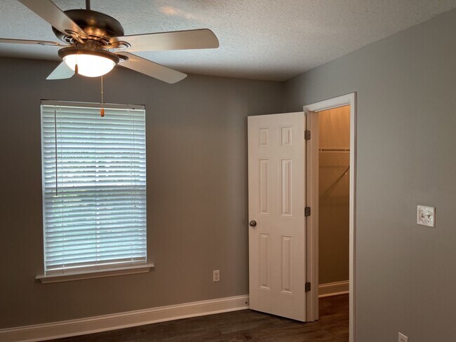 Building Photo - 273 Vining Way