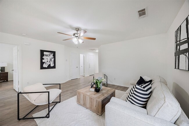 Building Photo - 1605 Village Park Trail