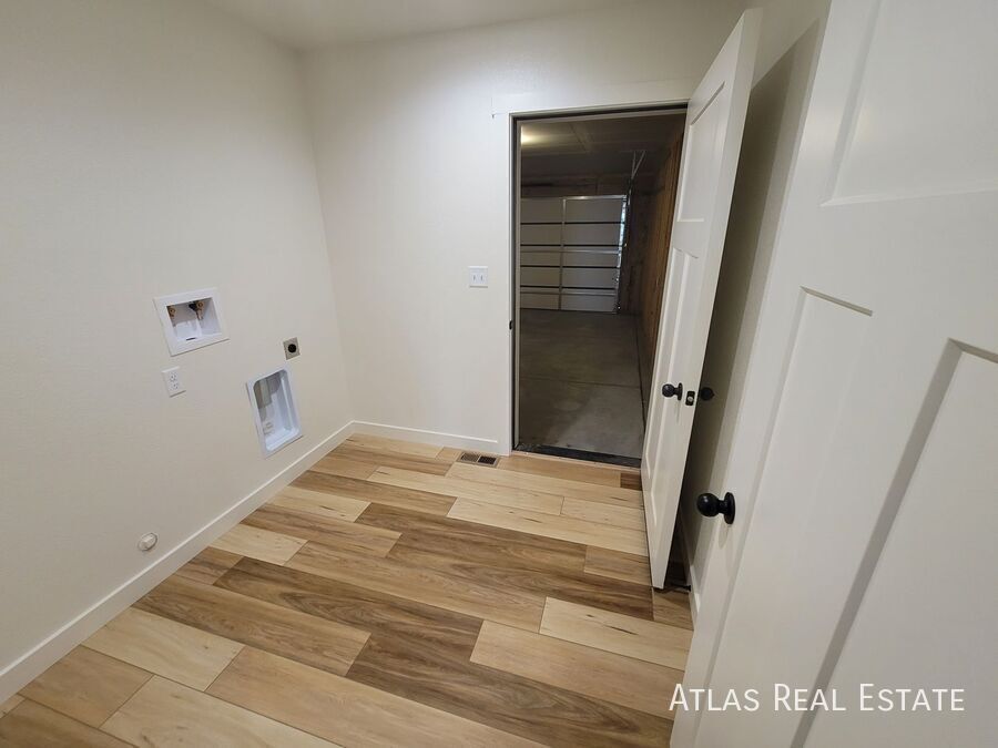 Building Photo - 829 S Laurue Dr