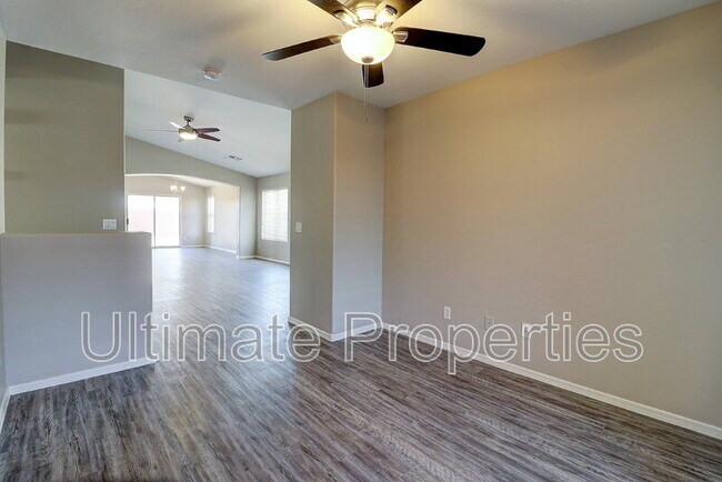 Building Photo - 15591 W Shiloh Ave