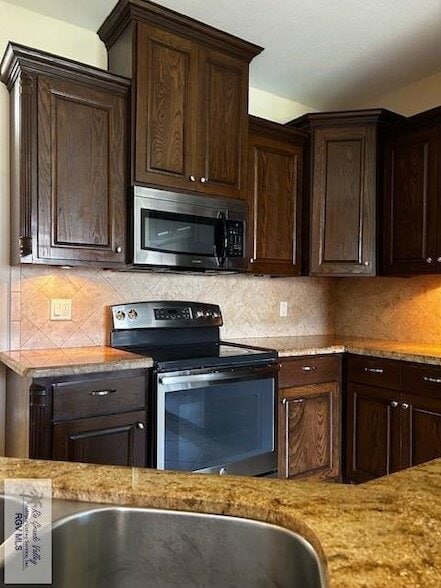 Building Photo - 6654 Pino Azul Dr