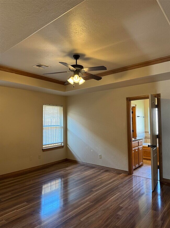 Building Photo - 2310 SW 45th St