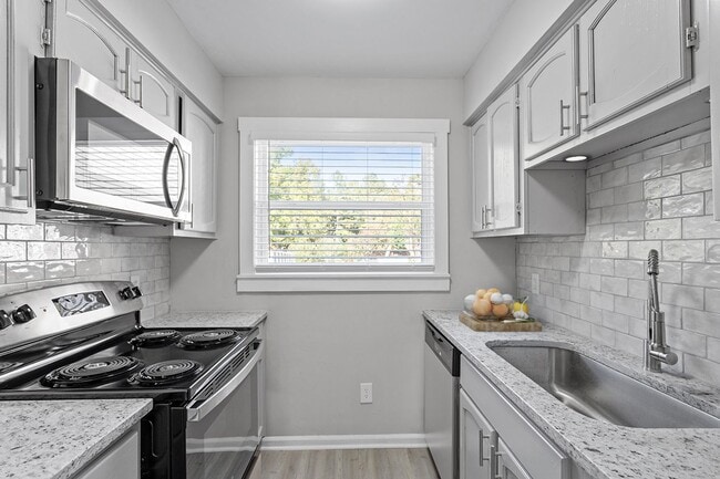 Primary Photo - Beautiful Townhouse Near Downtown Clayton