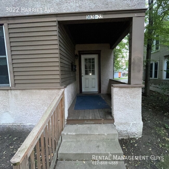 Building Photo - Beautiful 3 Bedroom! 2 Car Garage, Updated...