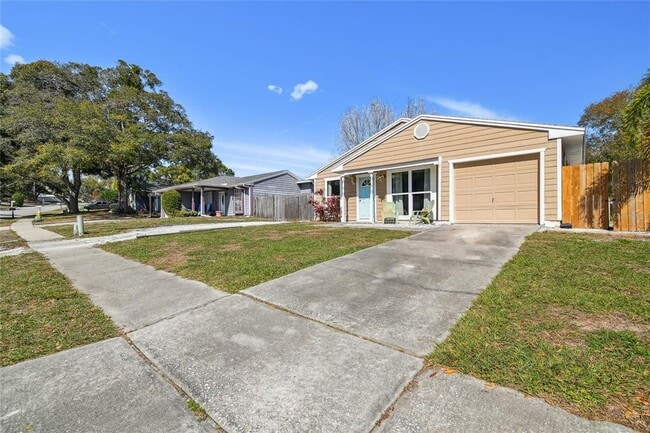 Building Photo - 2803 Northcote Dr