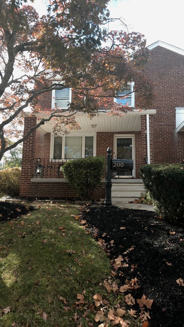 Primary Photo - 3 bedroom, 1.5 bath end unit townhome