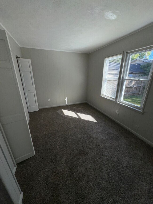 Building Photo - 1524 South St.James Blvd. Evansville, Indi...