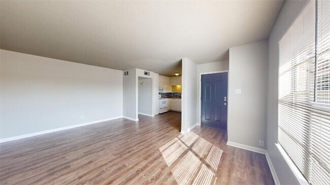 Building Photo - 3800 E 29th St