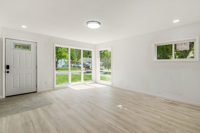 Building Photo - 2263 Dawnlight Ave