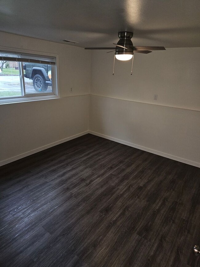 Building Photo - Beautiful Renovated 4 bedroom home For Ren...