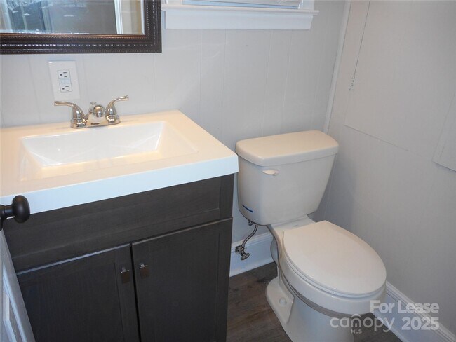 Building Photo - 1210 Norland Rd