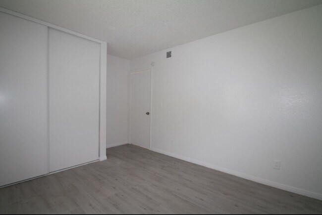 Building Photo - 921 Snug Harbor St