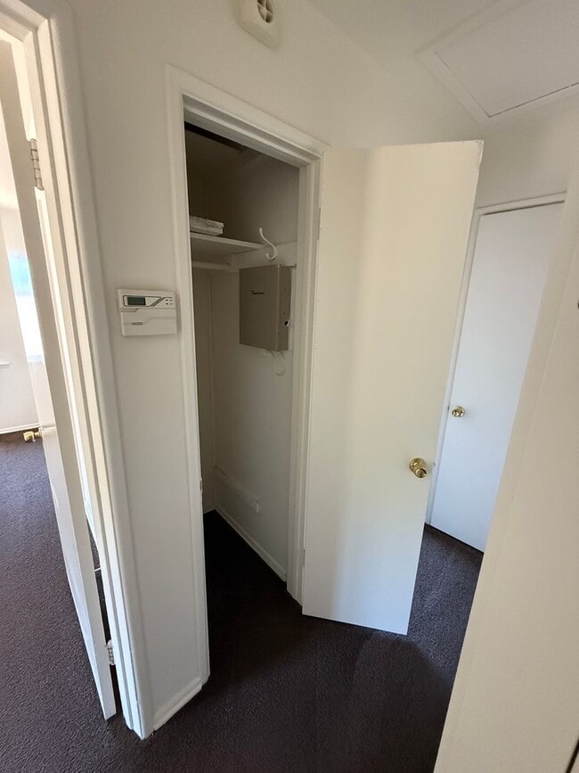 Building Photo - 3 Bedroom 2 Bathroom House for Rent