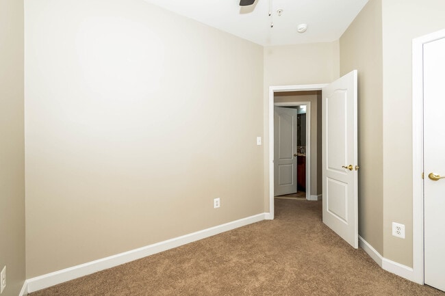 Building Photo - 5566 Lanier Ave