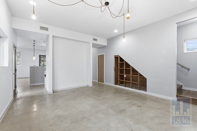 Building Photo - 1520 Parker Ln