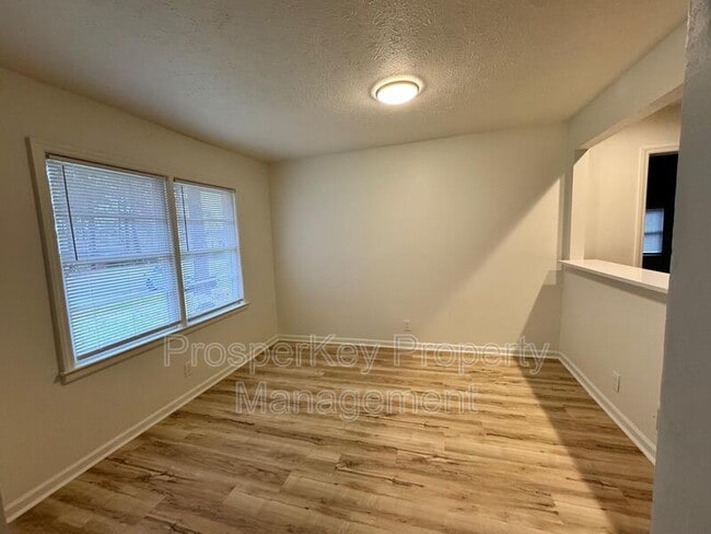 Building Photo - 3622 Vivian Ln