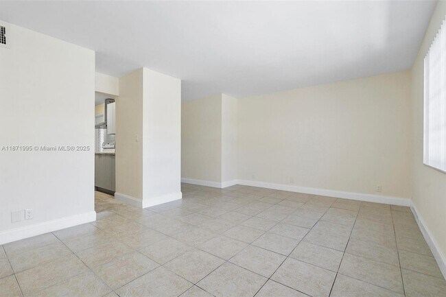 Building Photo - 1715 N 16th Ave