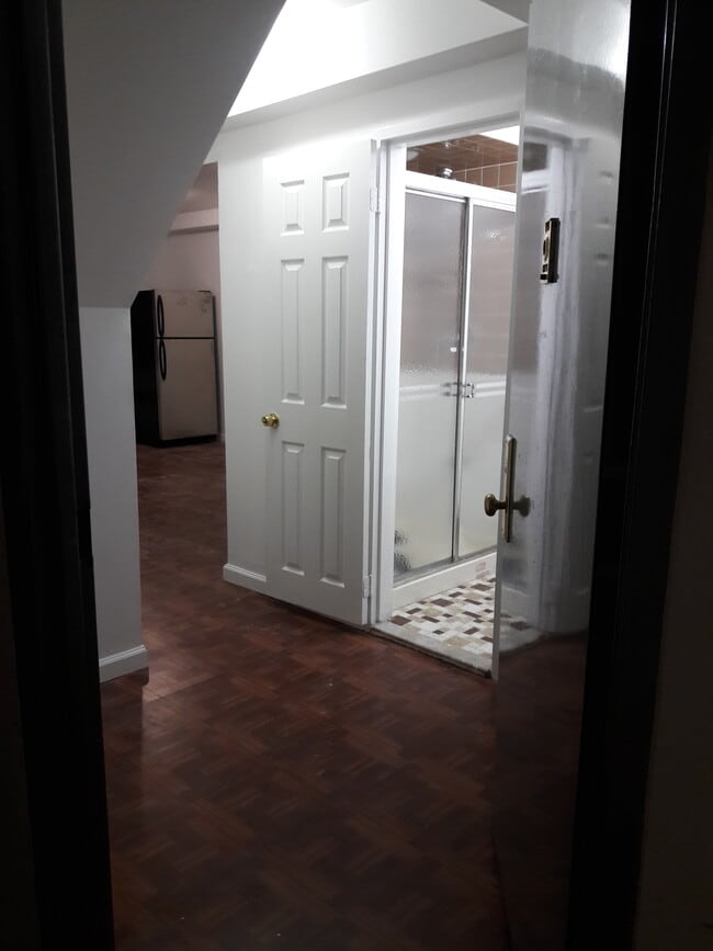 Building Photo - 70-06-06 30th Ave.