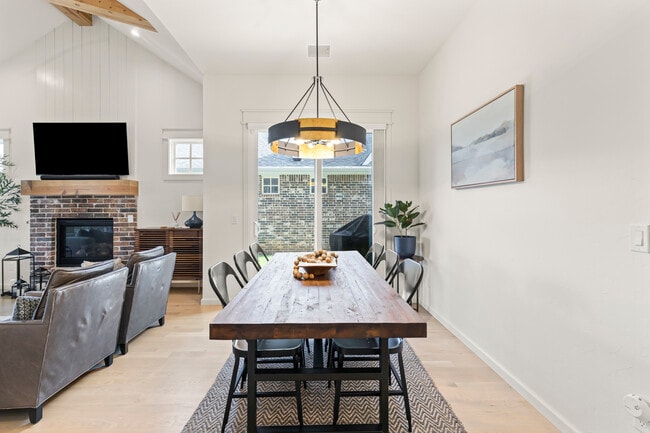 Building Photo - 1901 Plaza District Dr