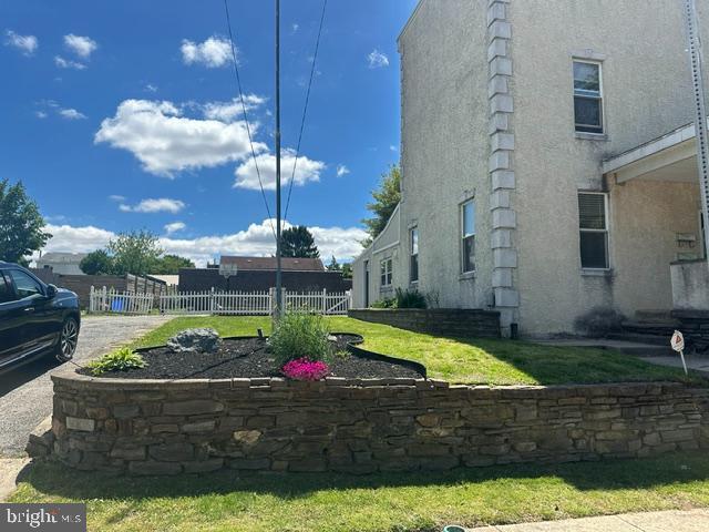 Building Photo - 465 Cinnaminson St