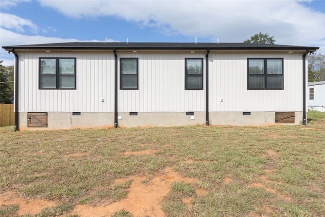 Building Photo - 413 W 2nd Ave