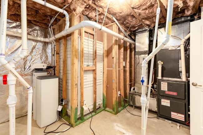 Building Photo - Spacious Home in Williamsburg - WASHINGTON RIDGE