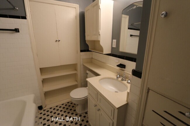 Building Photo - GREAT NEIGHBORHOOD - LOTS OF ROOM