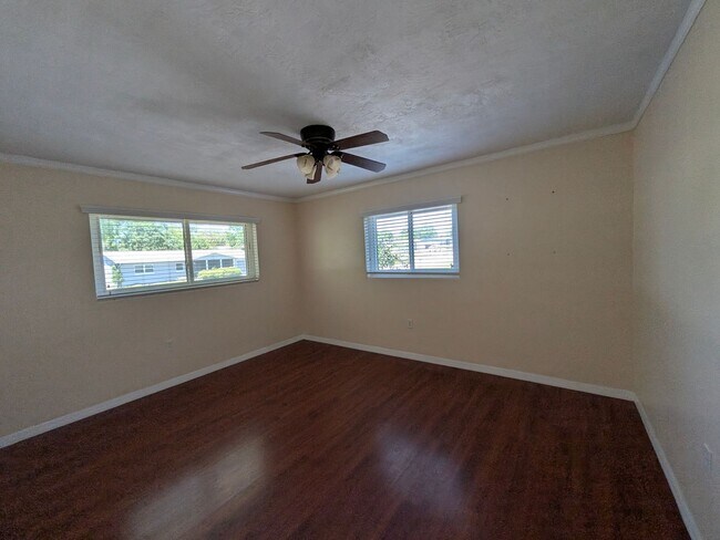 Building Photo - Lovely large 2/2/1 in Beverly HIlls