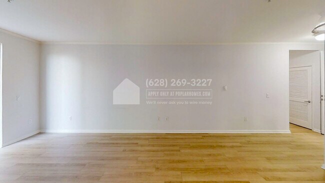 Building Photo - 401 Crescent Ct