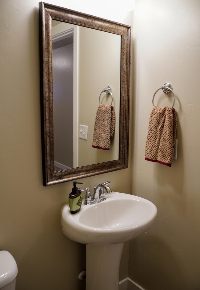 Building Photo - 528 Fox Chase Dr