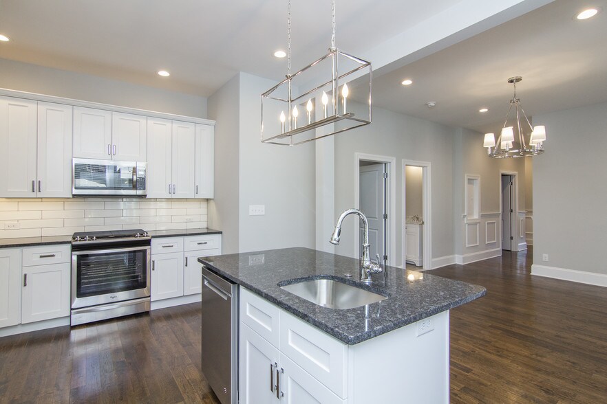 Kitchen - 125 Windsor Ave