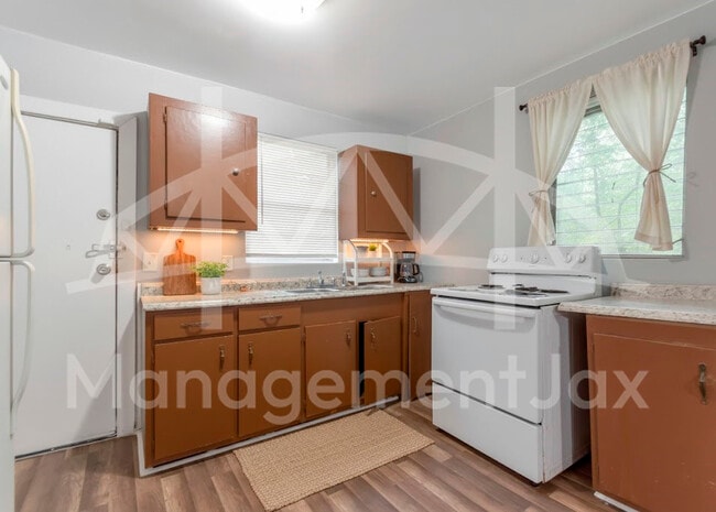 Building Photo - 5813 Doeboy St