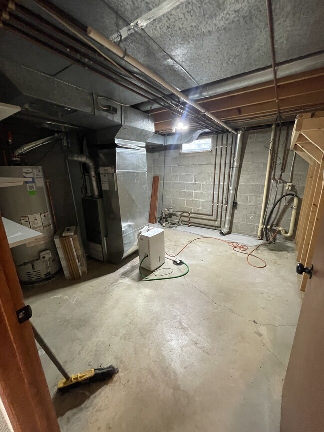 Building Photo - 2177 Woodleaf Ct