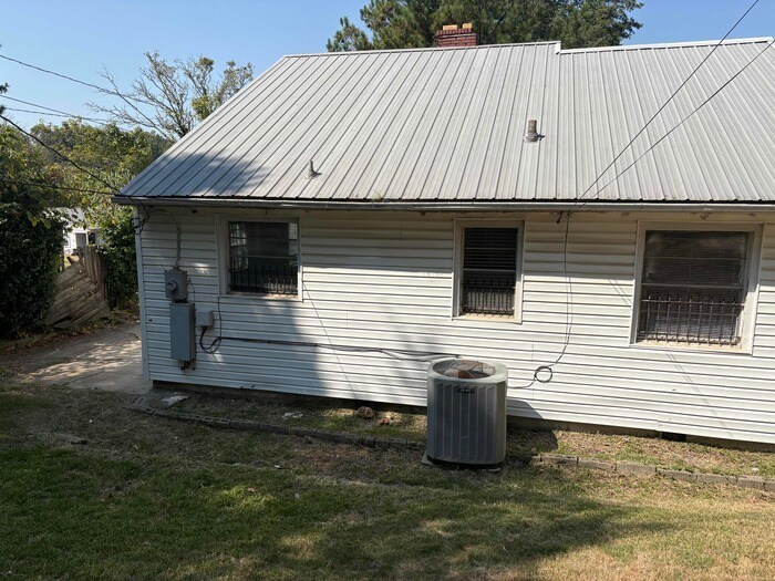 Building Photo - 4409 Ave I