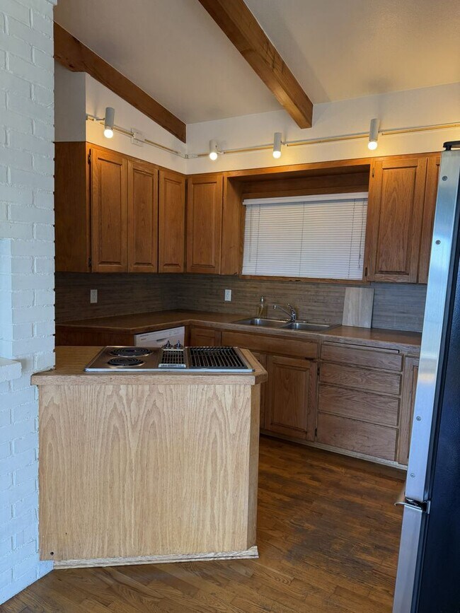 Building Photo - 1150 N 5th St