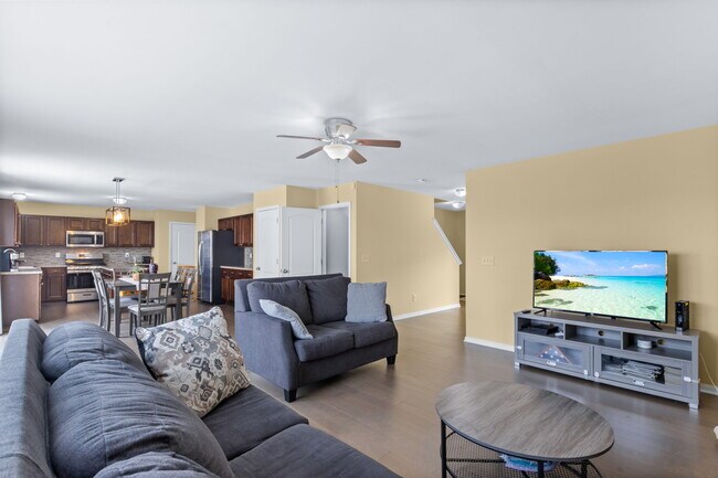 Building Photo - 430 Rockcrest Way