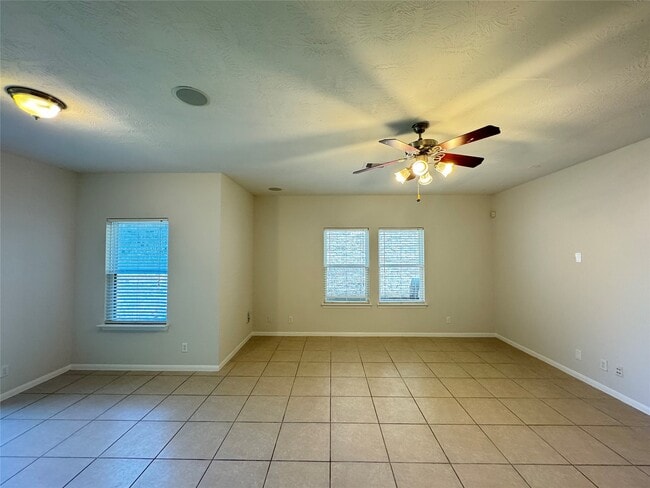 Building Photo - 8107 Gran Villa Dr