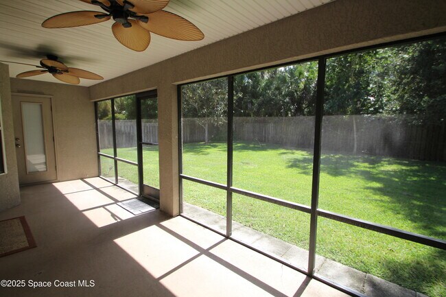 Building Photo - 2295 Botanica Cir