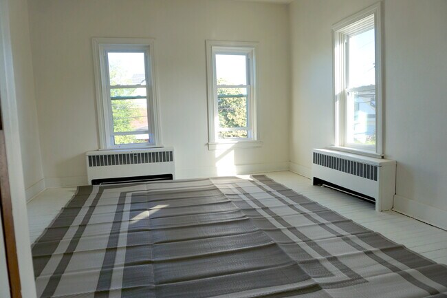 Building Photo - 15 E Gay St