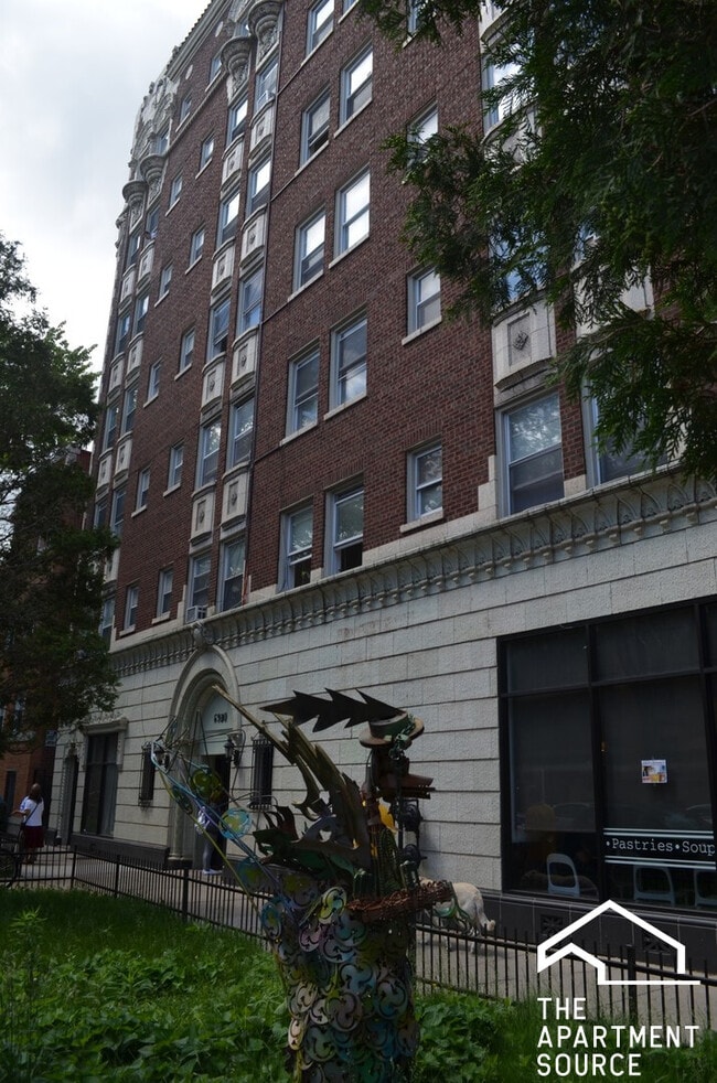 Building Photo - 6930 N Greenview Ave