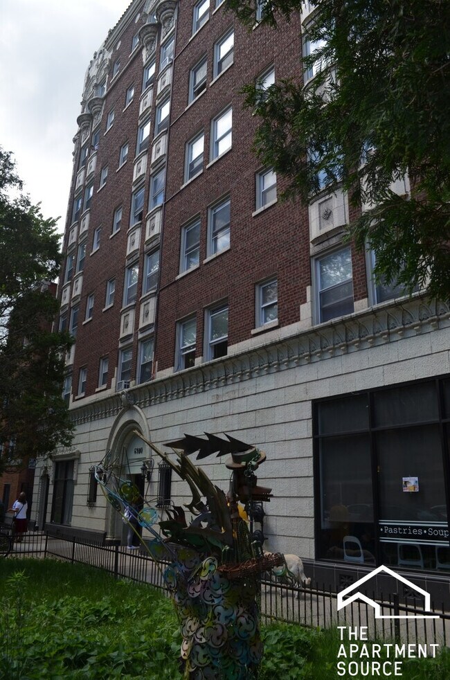 Primary Photo - 6930 N Greenview Ave