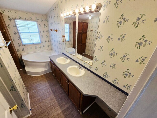 Building Photo - 3 Bed 2 Bath in quiet country setting! View this home TODAY!