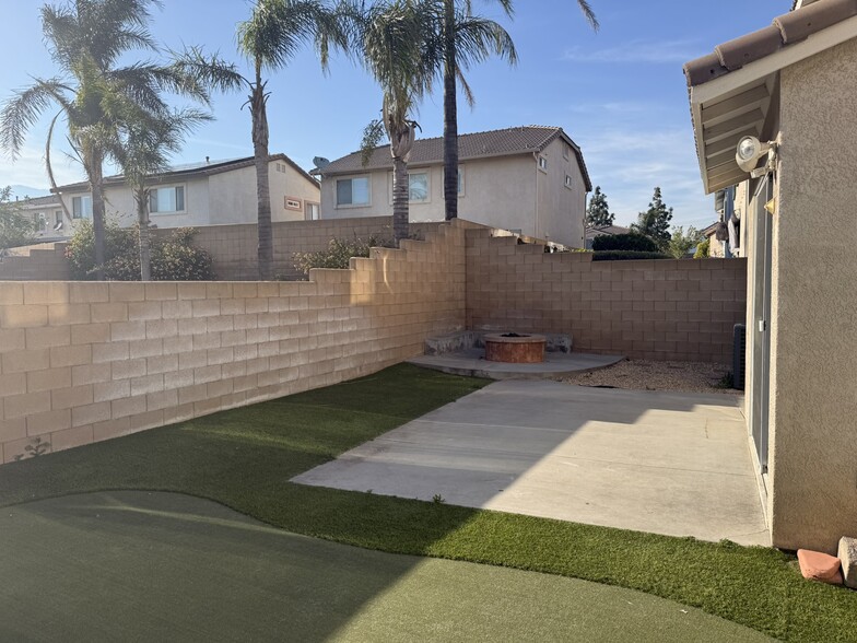 Building Photo - 5752 Tamarisk Way