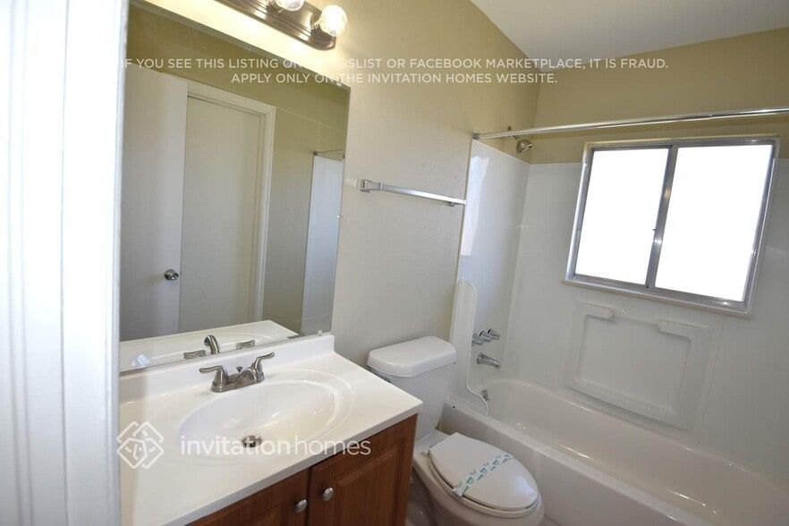 Building Photo - 17659 E Utah Pl