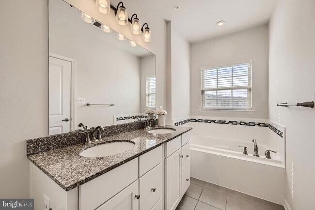 Building Photo - 2911 Stagg Ln