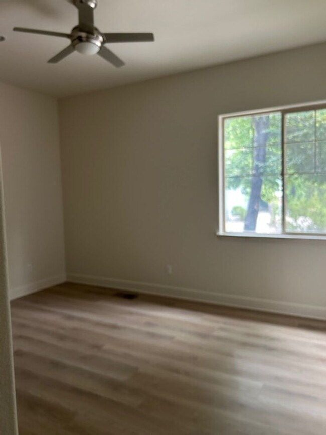 Building Photo - 6652 Aston Cir