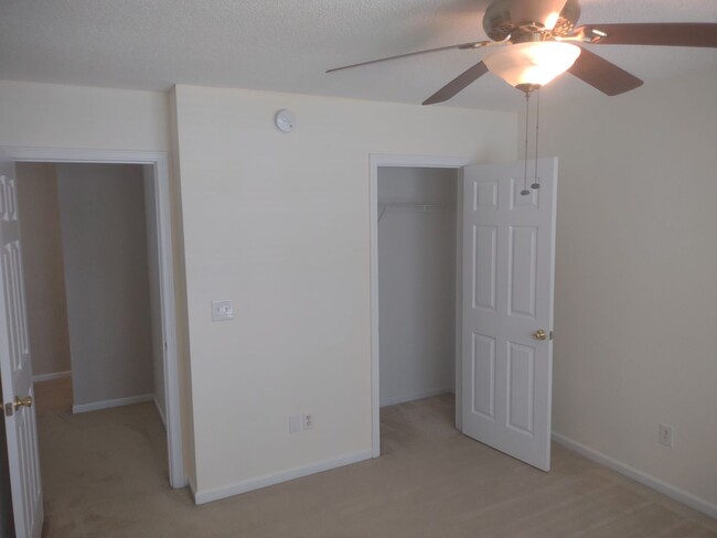 Building Photo - ****MOVE IN SPECIAL****Two Story, Five Bed...