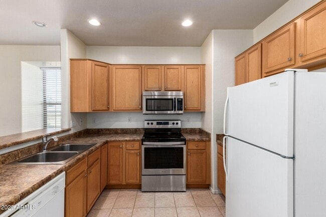 Building Photo - 6710 E University Dr