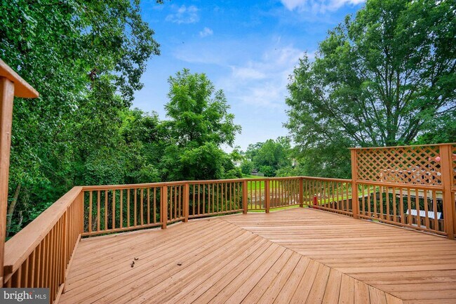 Building Photo - 5136 Glen Meadow Dr