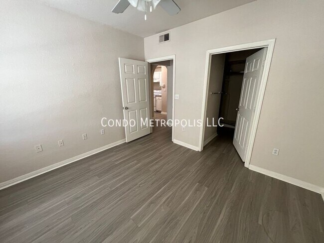 Building Photo - 911 N Orange Ave